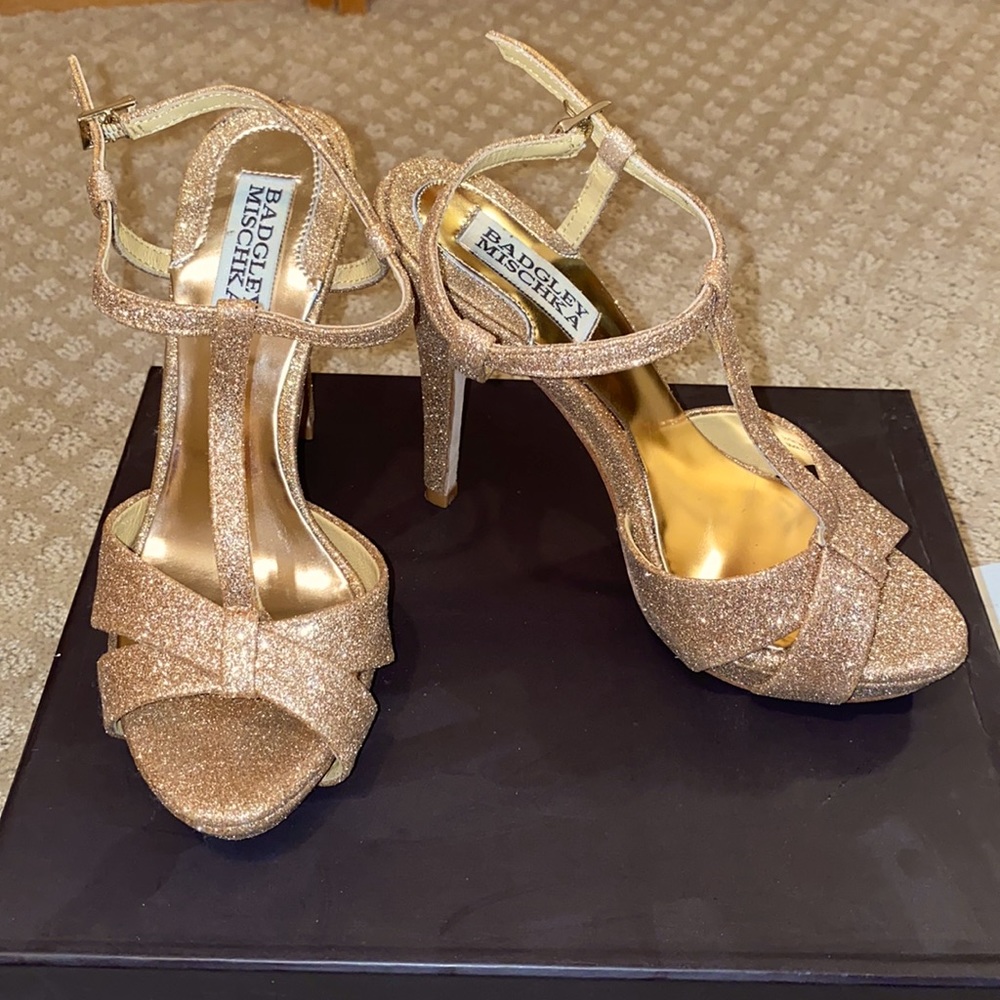 Gold Badgley Mischka heels‎